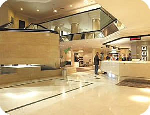 Obchod, hotel, penzin